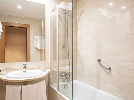 Habitación triple del hotel Catalonia La Maquinista