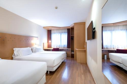 Habitación Triple del hotel Catalonia La Maquinista