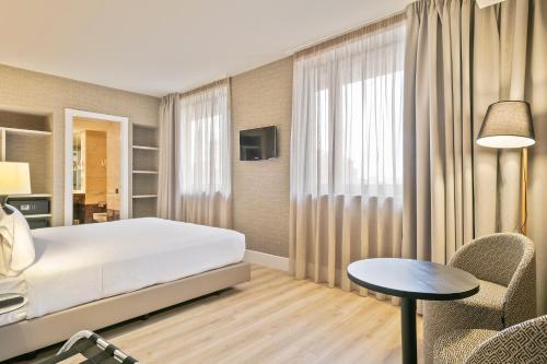 Habitación Deluxe con cama extragrande del hotel Acta City47. Foto 4