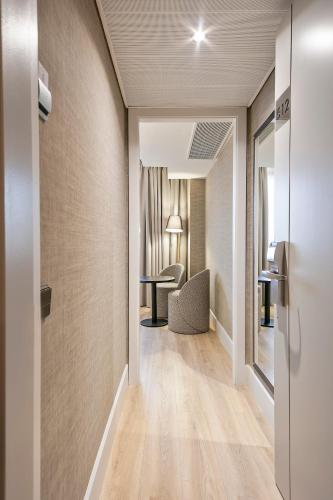 Habitación Deluxe con cama extragrande del hotel Acta City47. Foto 5