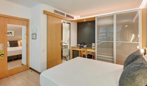 Habitación Doble Básica del hotel Sercotel Caspe. Foto 3