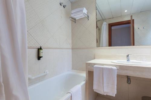 Habitación Triple del hotel ITC Barcelona by Soho Boutique. Foto 3
