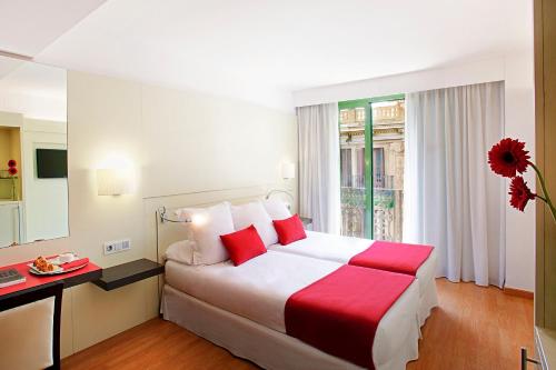 Habitación doble con balcón del hotel Grupotel Gravina. Foto 1