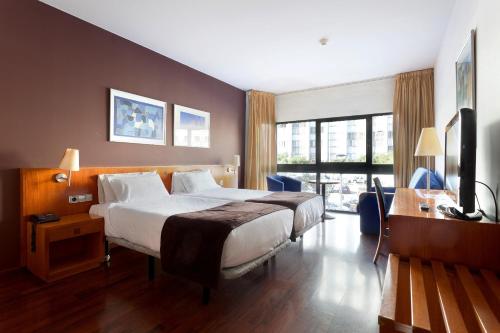 Habitación Doble con cama supletoria - 1 o 2 camas del hotel Viladomat. Foto 4