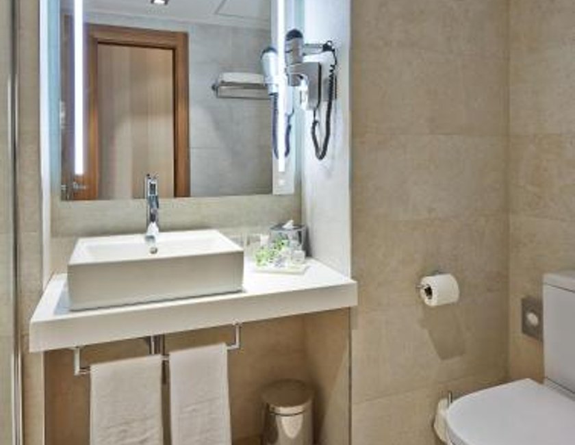 Habitación Doble Superior - 1 o 2 camas del hotel NH Barcelona Les Corts. Foto 1