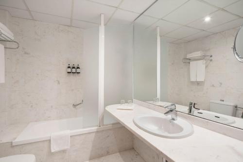 Suite Junior del hotel NH Barcelona Entenza. Foto 1