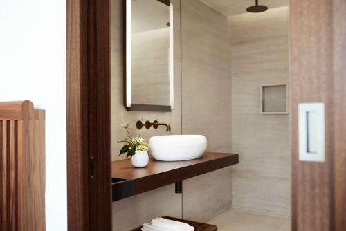 Habitación Deluxe del hotel Nobu Barcelona. Foto 2