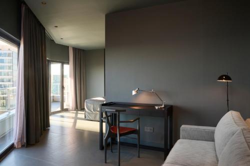 Habitación Doble Superior con terraza del hotel Barcelona Princess. Foto 1