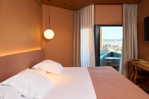 Habitación Doble con balcón del hotel Barcelona Princess. Foto 1
