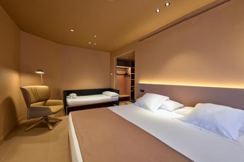 Habitación Doble con balcón del hotel Barcelona Princess. Foto 5