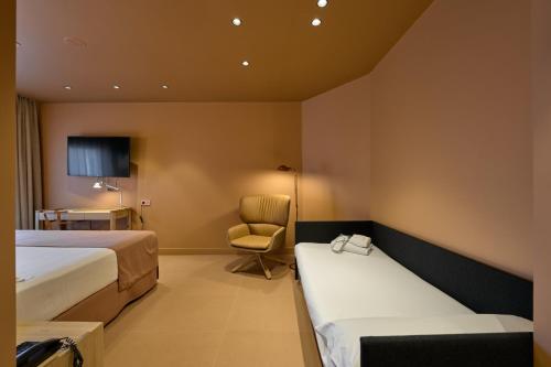 Habitación Doble con balcón del hotel Barcelona Princess. Foto 6