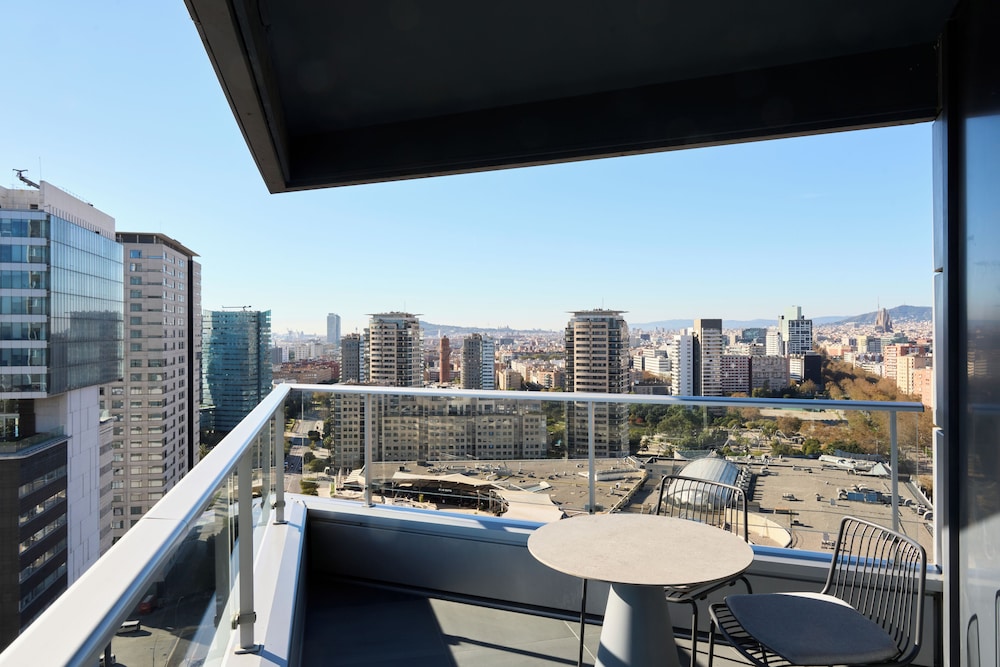 Suite junior, terraza del hotel Barcelona Princess. Foto 3