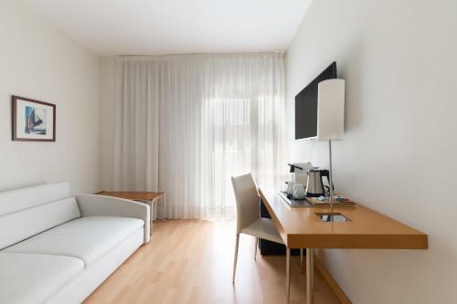 Suite Junior Familiar del hotel Catalonia Barcelona Beach. Foto 1