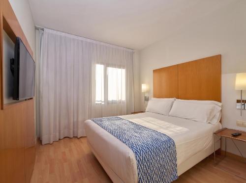 Suite Junior Familiar del hotel Catalonia Barcelona Beach. Foto 4