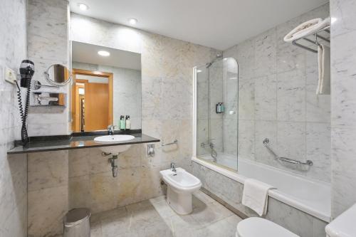Suite Junior Familiar del hotel Catalonia Barcelona Beach. Foto 6