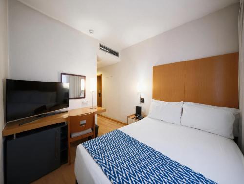 Habitación Individual del hotel Catalonia Barcelona Beach. Foto 1