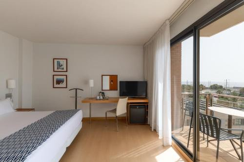 Habitación Doble Superior con balcón - vistas al mar del hotel Catalonia Barcelona Beach. Foto 1