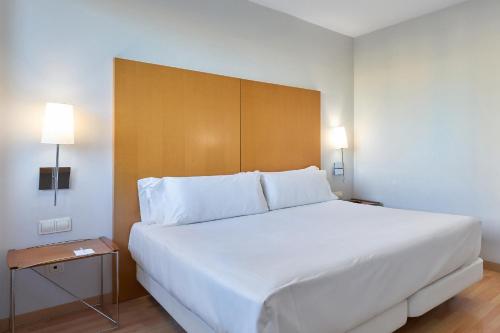 Habitación Doble con vistas al jardín del hotel Catalonia Barcelona Beach. Foto 1