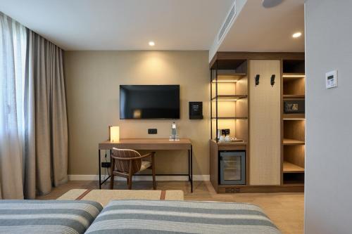 Habitación Premium con vistas al mar del hotel Catalonia Barcelona Beach. Foto 1