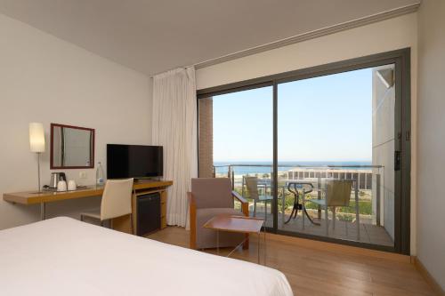 Habitación Doble Superior con balcón - vistas al mar del hotel Catalonia Barcelona Beach. Foto 2