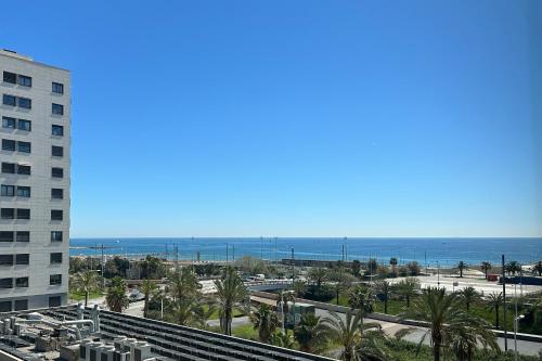 Habitación Doble Superior con balcón - vistas al mar del hotel Catalonia Barcelona Beach. Foto 4