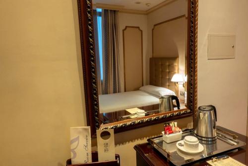 Habitación Individual Pequeña del hotel Roger De Lluria Barcelona. Foto 4