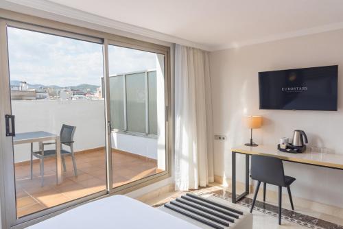 Habitación Doble con terraza - 1 o 2 camas del hotel Eurostars Cristal Palace. Foto 1