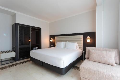 Habitación Triple del hotel Eurostars Cristal Palace. Foto 3