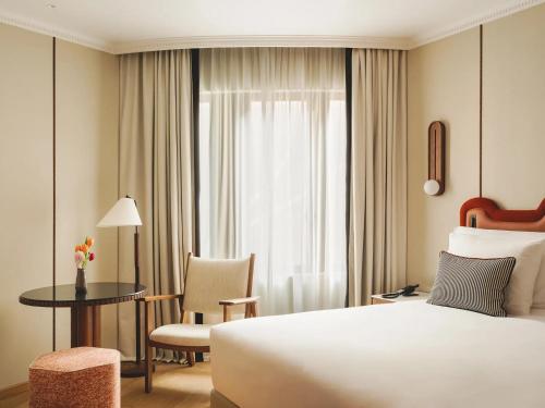 Habitación Doble Deluxe del hotel Condes De Barcelona. Foto 2