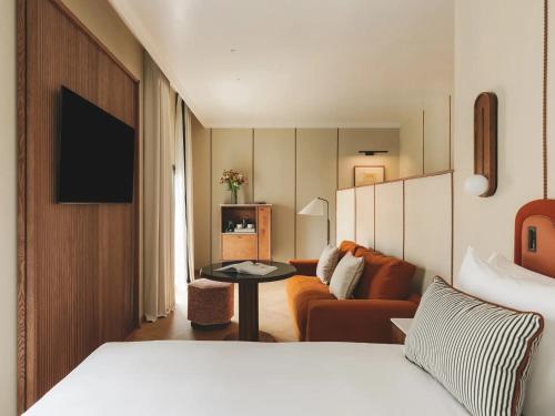 Estudio con cama extragrande del hotel Condes De Barcelona. Foto 4