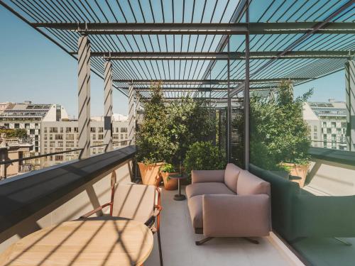 Suite Junior con terraza del hotel Condes De Barcelona. Foto 1