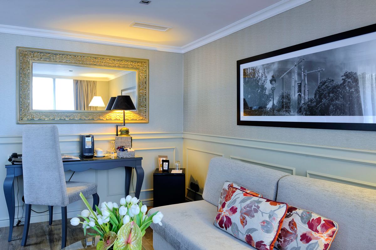 Suite Confort del hotel El Avenida Palace. Foto 1