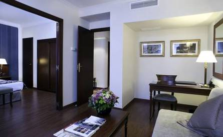 Junior suite del hotel El Avenida Palace. Foto 1