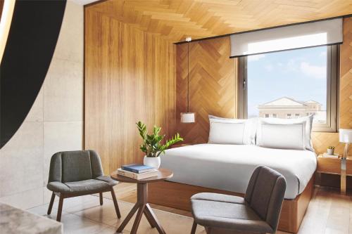 Habitación Deluxe con cama extragrande del hotel Grand Hyatt Barcelona