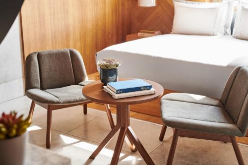 Habitación Deluxe con cama extragrande del hotel Grand Hyatt Barcelona. Foto 6