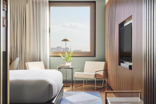 Habitación Premium con cama extragrande del hotel Grand Hyatt Barcelona. Foto 2