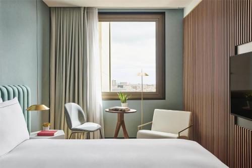 Habitación con cama grande del hotel Grand Hyatt Barcelona