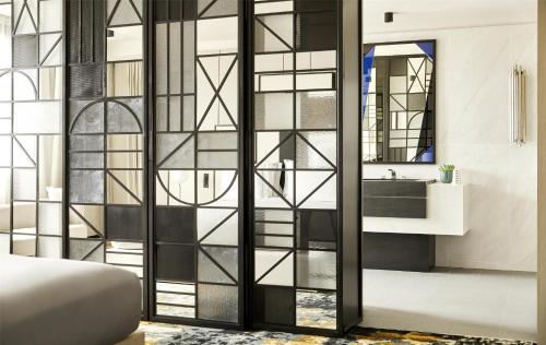 Suite Iconic de 1 dormitorio del hotel Grand Hyatt Barcelona. Foto 3