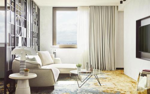Suite Iconic de 1 dormitorio del hotel Grand Hyatt Barcelona. Foto 7