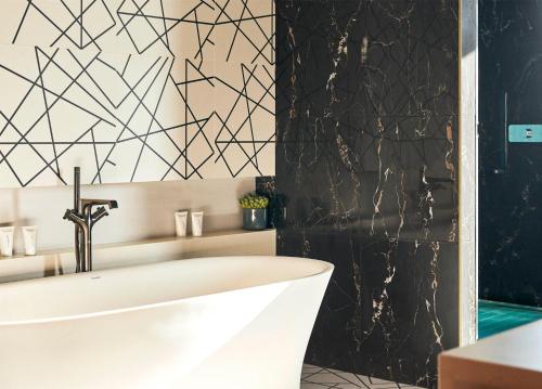 Suite Iconic de 1 dormitorio del hotel Grand Hyatt Barcelona. Foto 9
