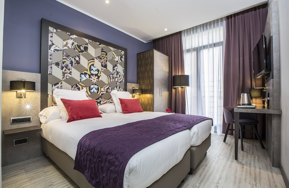 Habitación Confort del hotel Leonardo Barcelona Las Ramblas. Foto 2