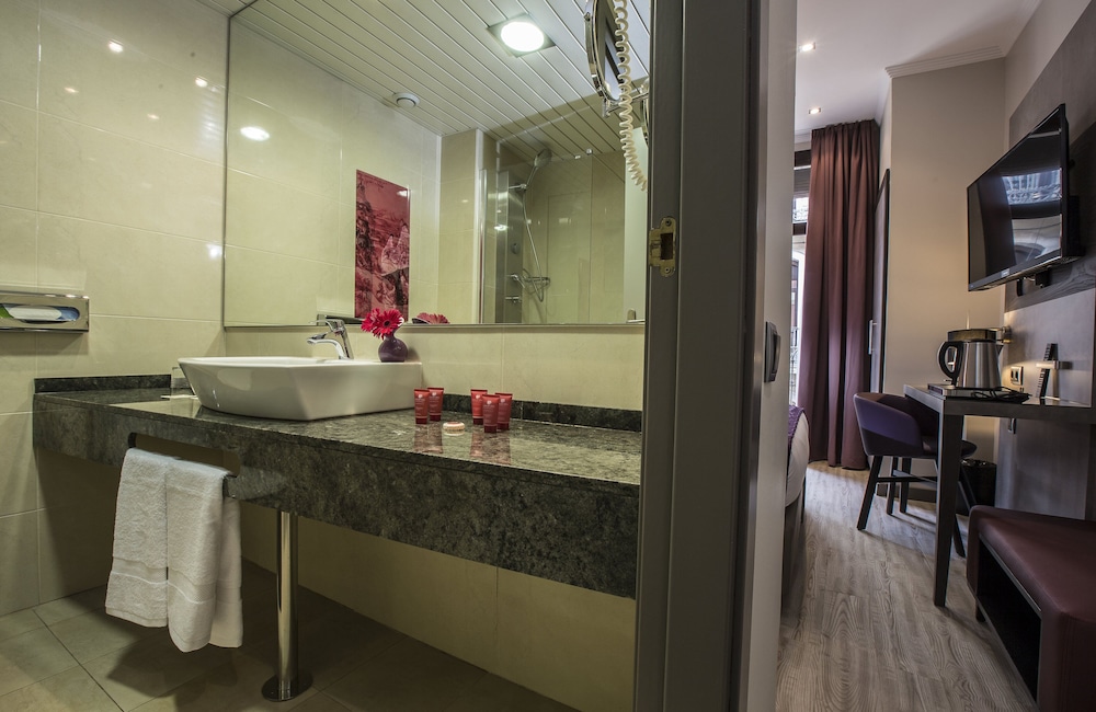 Habitación Económica del hotel Leonardo Barcelona Las Ramblas. Foto 4