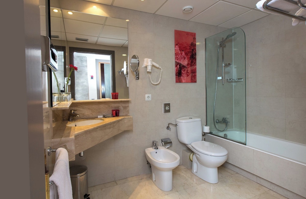 Habitación Económica del hotel Leonardo Barcelona Las Ramblas. Foto 5
