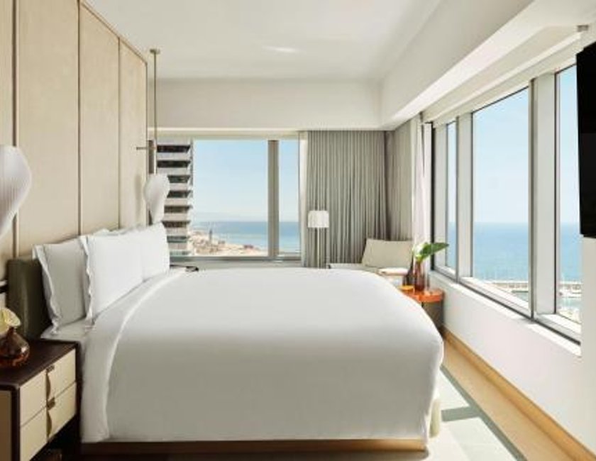 Suite 1 Cama king 1 habitación Vista ciudad Normal del hotel Arts Barcelona. Foto 4