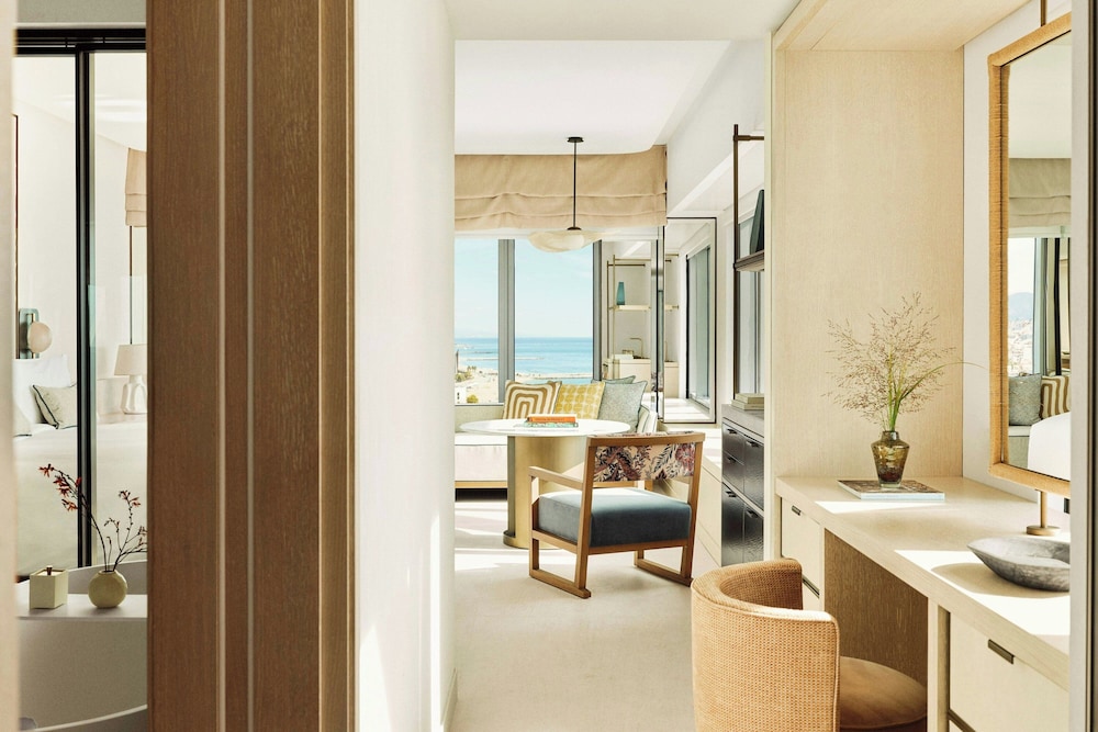 Habitación, 1 cama de matrimonio grande, en esquina (Seascape) del hotel Arts Barcelona. Foto 4