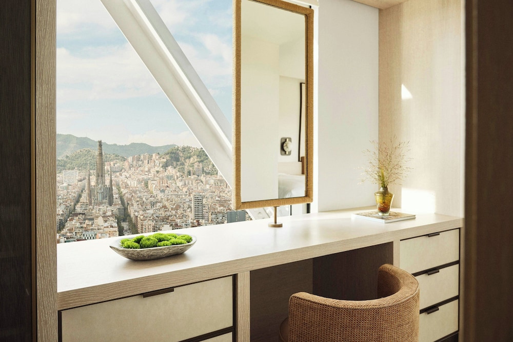 Habitación, 2 camas dobles, vistas a la ciudad (Panorama City View) del hotel Arts Barcelona. Foto 3