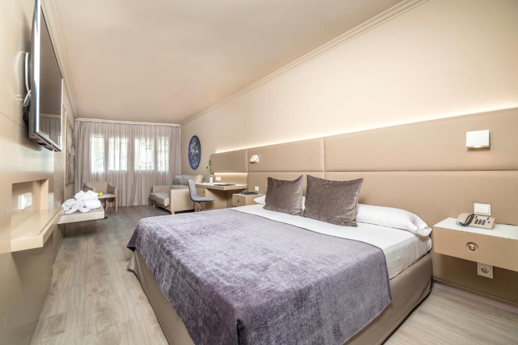 Habitación triple Lujo del hotel Sallés Pere Iv