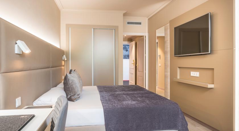 Habitación doble Lujo del hotel Sallés Pere Iv. Foto 2