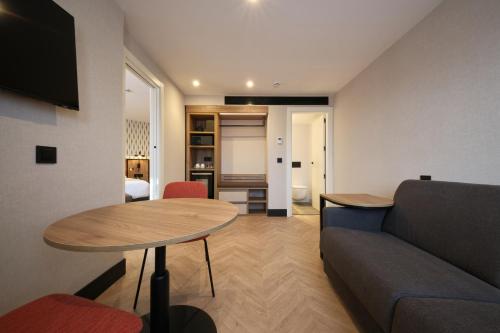 Habitación Familiar Deluxe del hotel Catalonia Park Putxet. Foto 6
