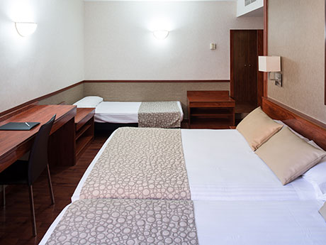 Habitación cuádruple del hotel Catalonia Park Putxet